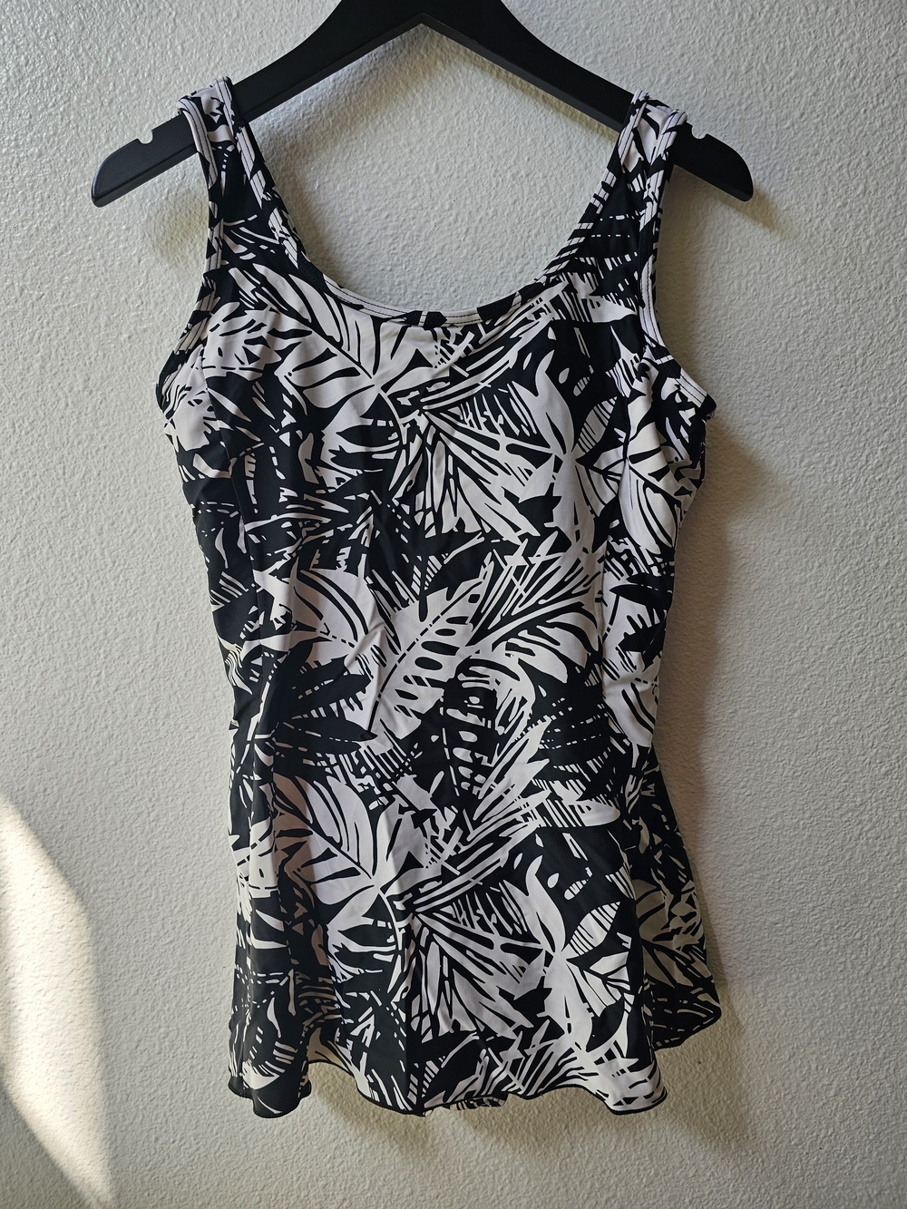 Shore Shapes Swimdress Size 12 Black White Tropical One Piece Swimsuit